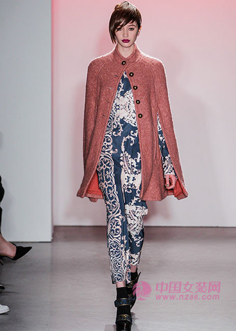 2015 autumn and winter women's fashion trend hallucination cloak (Figure 2) 2015秋冬女装æµè¡Œè¶‹åŠ¿ 幻觉披风(图2)