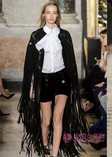 2015 autumn and winter women's trend: cloak upper body (Figure 2) 2015秋冬女装趋势:斗篷上身(图2)