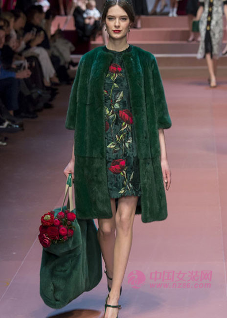 2015 autumn and winter women's fashion trends: noble and colorful (Figure 3) 2015秋冬女装æµè¡Œè¶‹åŠ¿ï¼šé«˜è´µå¤šå½©(图3)