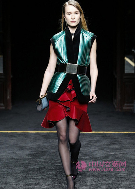 2016 women's fashion trends: metallic luster (Figure 2) 2016女装æµè¡Œè¶‹åŠ¿ï¼šé‡‘å±žå…‰æ³½(图2)