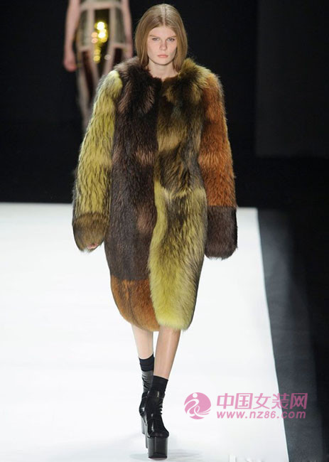 2016 autumn and winter women's fashion trends: fur complex (Figure 1) 2016秋冬女装æµè¡Œè¶‹åŠ¿ï¼šçš®è‰æƒ…结(图1)