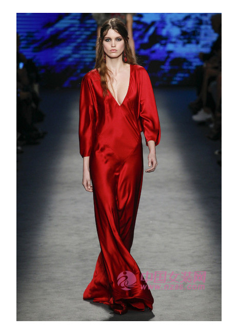 2016 autumn and winter women's fashion trend swaying red dress (Figure 2) 2016秋冬女装æµè¡Œè¶‹åŠ¿ 摇曳红裙(图2)