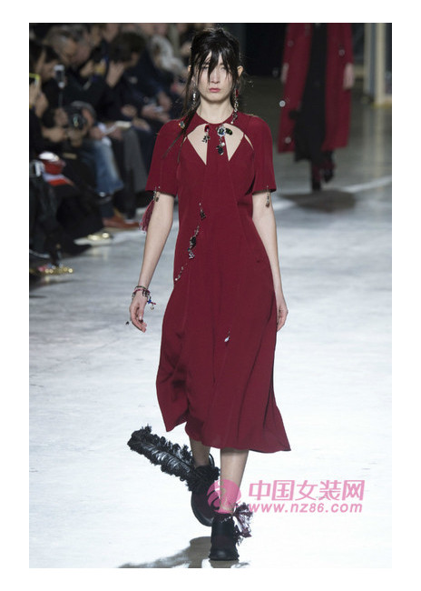 2016 autumn and winter women's fashion trend swaying red dress (Figure 3) 2016秋冬女装æµè¡Œè¶‹åŠ¿ 摇曳红裙(图3)