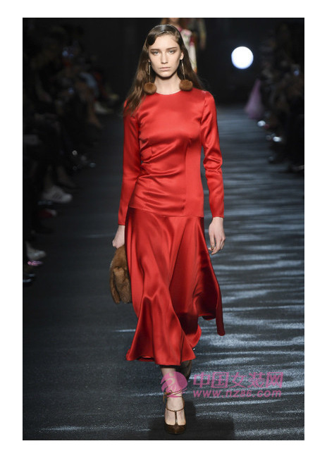 2016 autumn and winter women's fashion trend swaying red dress (Figure 4) 2016秋冬女装æµè¡Œè¶‹åŠ¿ 摇曳红裙(图4)