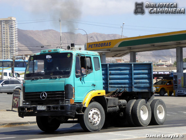 Why do three lights need to disappear at the top of the heavy truck cab?