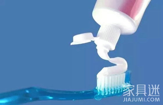 Toothpaste clean.webp