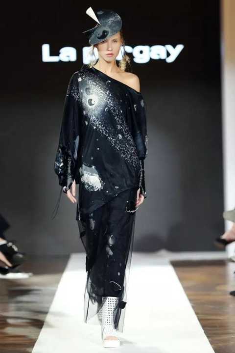 Stunning | black and white big show debut in Milan, call for oriental fashion crazy