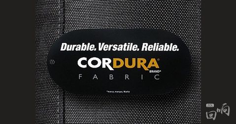 QPAD's new mouse pad uses CORDURA fabric, which utilizes the wear resistance and tear resistance of its special structure, as well as the light and soft hand feeling to create a smooth and smooth surface effect. The superior toughness and stable color of CORDURA fabrics make the new mouse pad durable, easy to care and more practical.