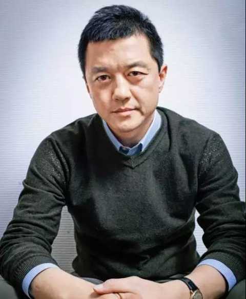 Li Yapeng, an actor and a businessman, graduated from the Performance Department of the Central Academy of Drama in 1994. The first generation of youth idol representatives, the first generation of mainland Jin Yong martial arts TV drama actor, one of the four large and small students in 2000, on November 17, 2014, announced the withdrawal of the entertainment circle, focusing on business and charity.