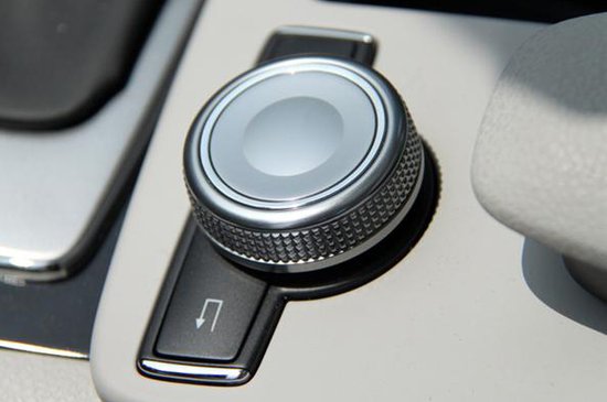 Mercedes-Benz C COMAND knob