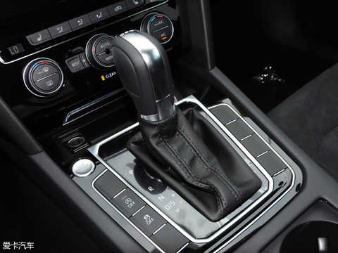 Buying a low price (3) Survey of the value of a popular midsize car