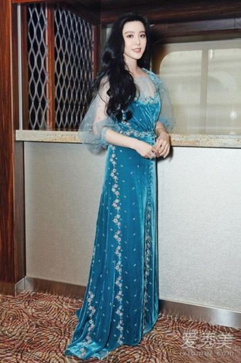 Fan Bingbing wears a blue embroidered dress