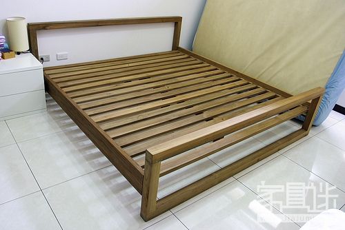 Bed frame 1.jpg