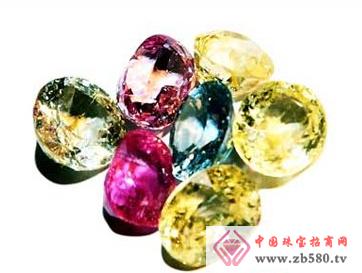 Characteristics of natural and non-natural red sapphires