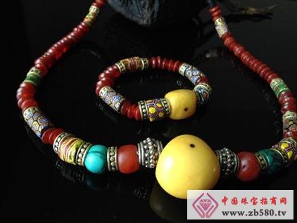 Ji Ruduo shares the beauty of Tibetan antique jewelry