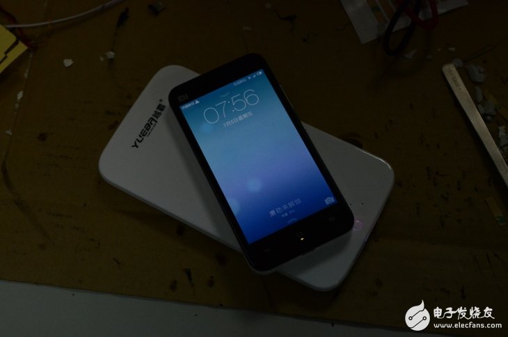 DIY tutorial Xiaomi 2 transformed into a mobile wireless charging device