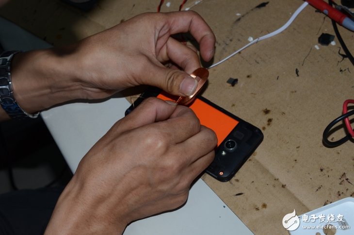 DIY tutorial Xiaomi 2 transformed into a mobile wireless charging device