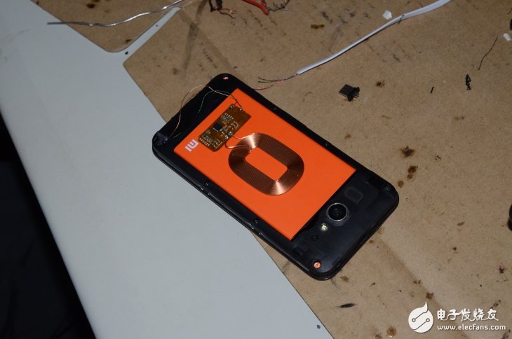 DIY tutorial Xiaomi 2 transformed into a mobile wireless charging device