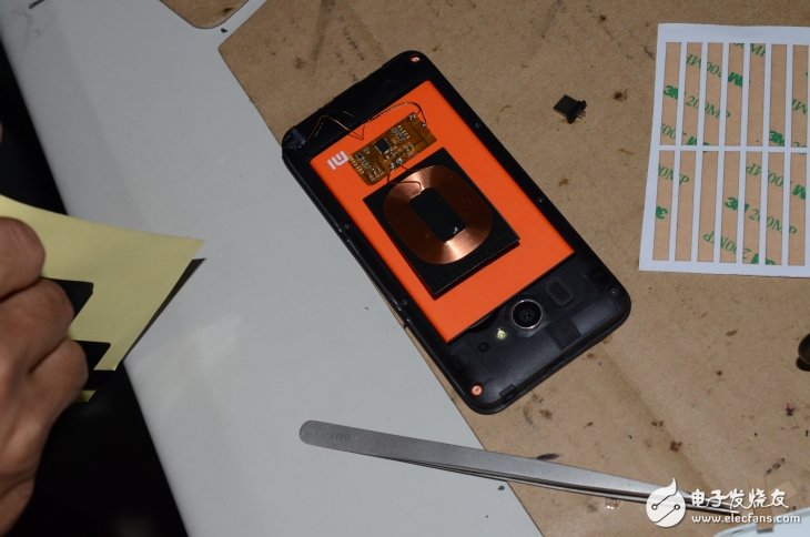 DIY tutorial Xiaomi 2 transformed into a mobile wireless charging device