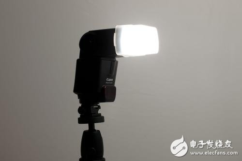 What is the difference between led fill light and flash