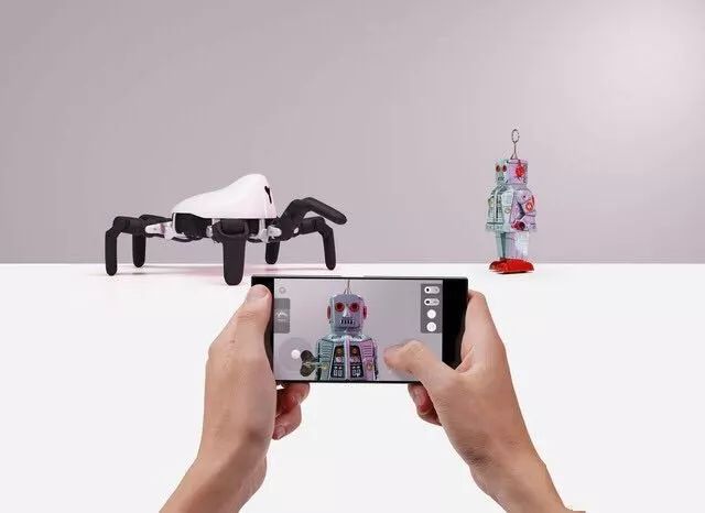 Introduction to the application and gameplay of the hexapod robot HEXA and a platform for robot learning and development