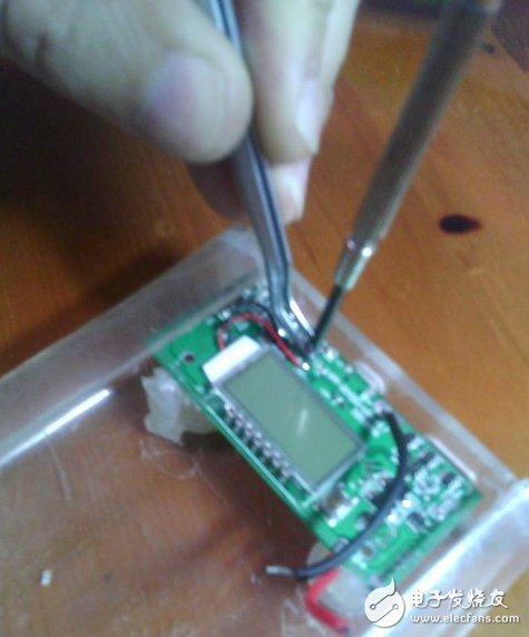 Making charging treasures with idle mobile phone batteries