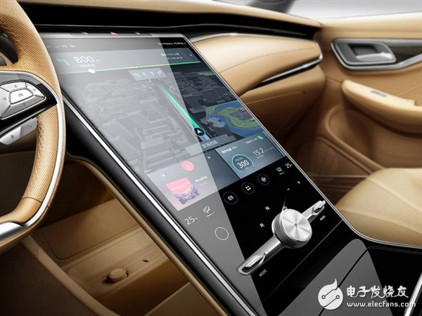 SAIC Roewe officially announced the interior image of Marvel X. The 19.4 inch LCD screen in the middle is very eye-catching.