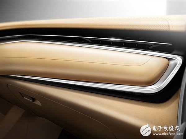 SAIC Roewe officially announced the interior image of Marvel X. The 19.4 inch LCD screen in the middle is very eye-catching.