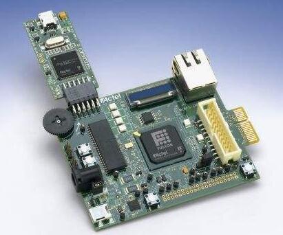 How do you understand the difference between embedded development and C++ development?