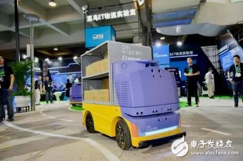 Alibaba showed an autopilot delivery robot that delivers online purchases to users.