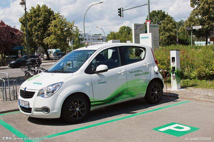 Italy wants to achieve the goal of 1 million electric vehicles on the road by 2022 and become the leader in the European electric vehicle market
