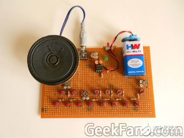 How to make a simple electronic keyboard with 555?