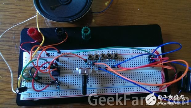 How to make a simple electronic keyboard with 555?