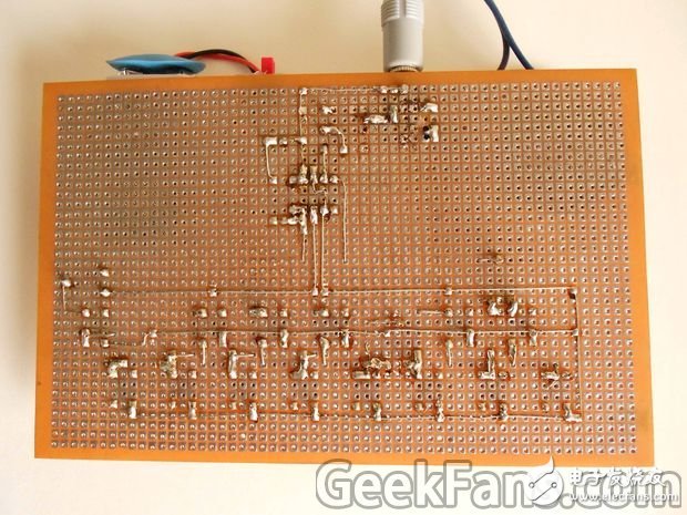 How to make a simple electronic keyboard with 555?