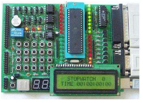 How does the microcontroller execute the instruction process? How is the MCU memory allocated?