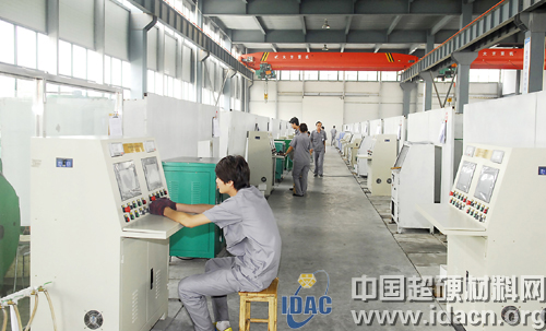 Workers in the workshop of Zhangzhou Qifang Superhard Materials Co., Ltd. are debugging machines
