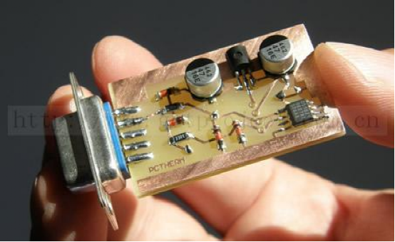 Share a thermometer that uses the computer to directly drive the DS1621 temperature measurement through the serial port.