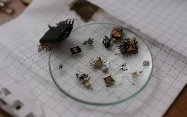 Analyze the chip reverse design process and the main tools and auxiliary software used