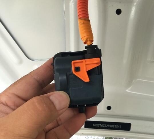 Simple emergency repair without charging gun