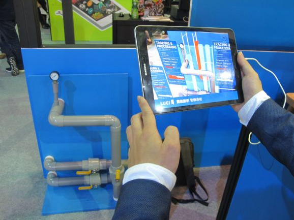 The underground pipeline is like a labyrinth. The IoT combines AR to make the pipeline configuration three-dimensional.