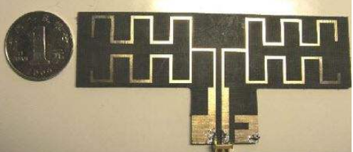 A broadband double-layer microstrip patch antenna with non-radiative edge feeding