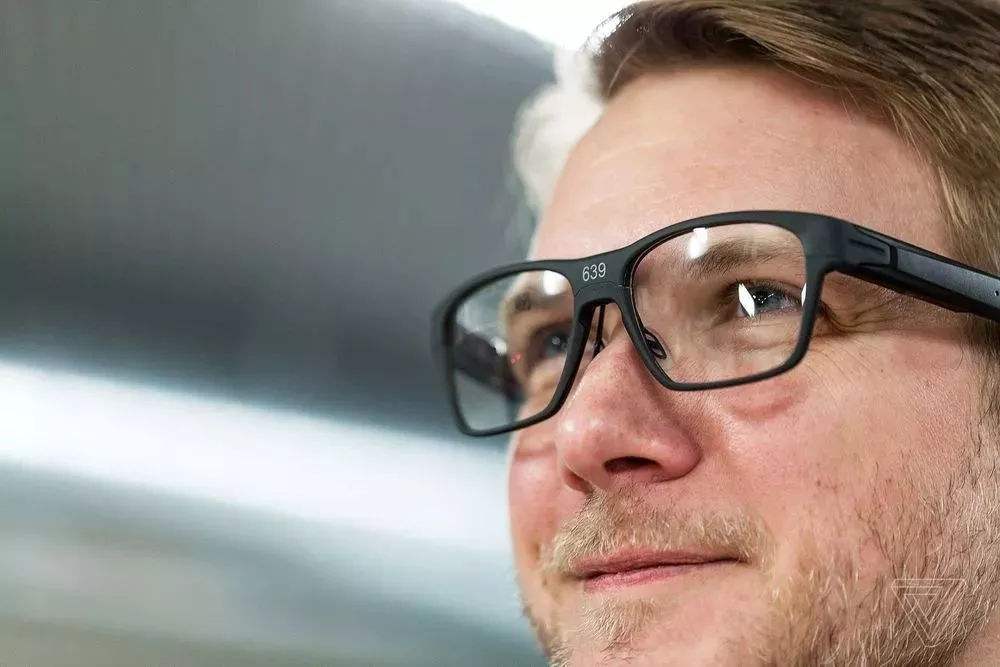 Intel announced that it will launch a smart glasses called Vaunt. No camera. Laser projection