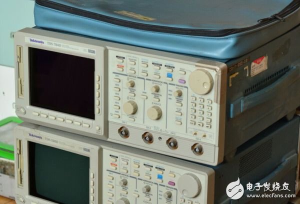 Explain in detail how big the gap between Chinese and foreign oscilloscopes is.