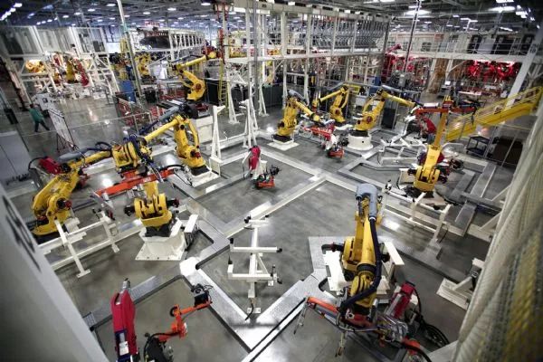 How to use the Internet of Things to provide an overview of the manufacturing plant's increased productivity flexibility and quality