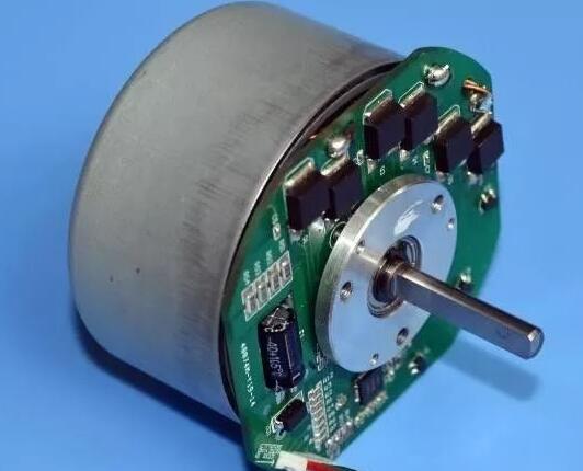 A detailed description of the difference between brushed motors and brushless motors