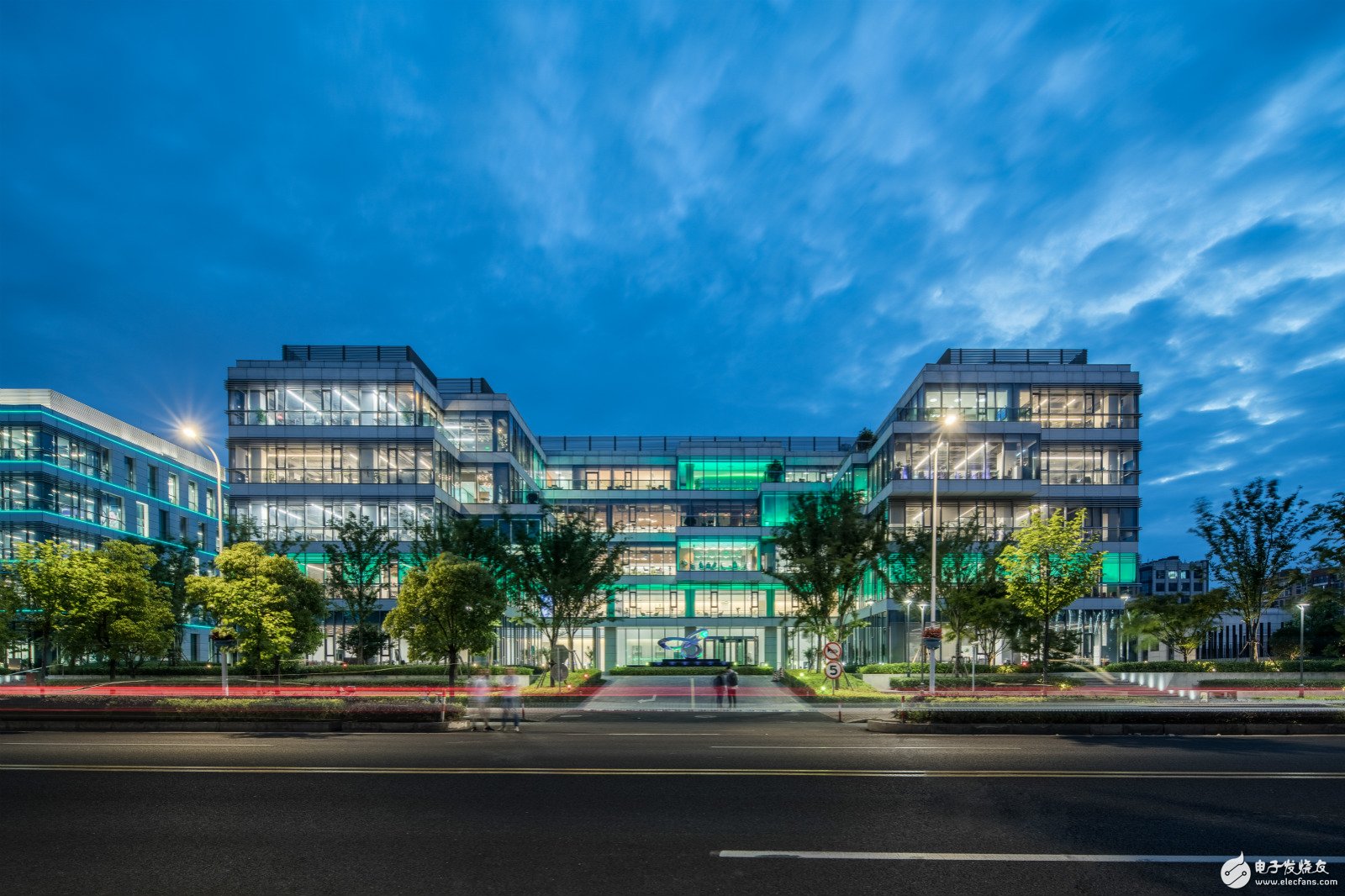 Philips Lighting changed its name to æ˜•è¯ºé£ž, and the new office building showed all aspects of IoT lighting.