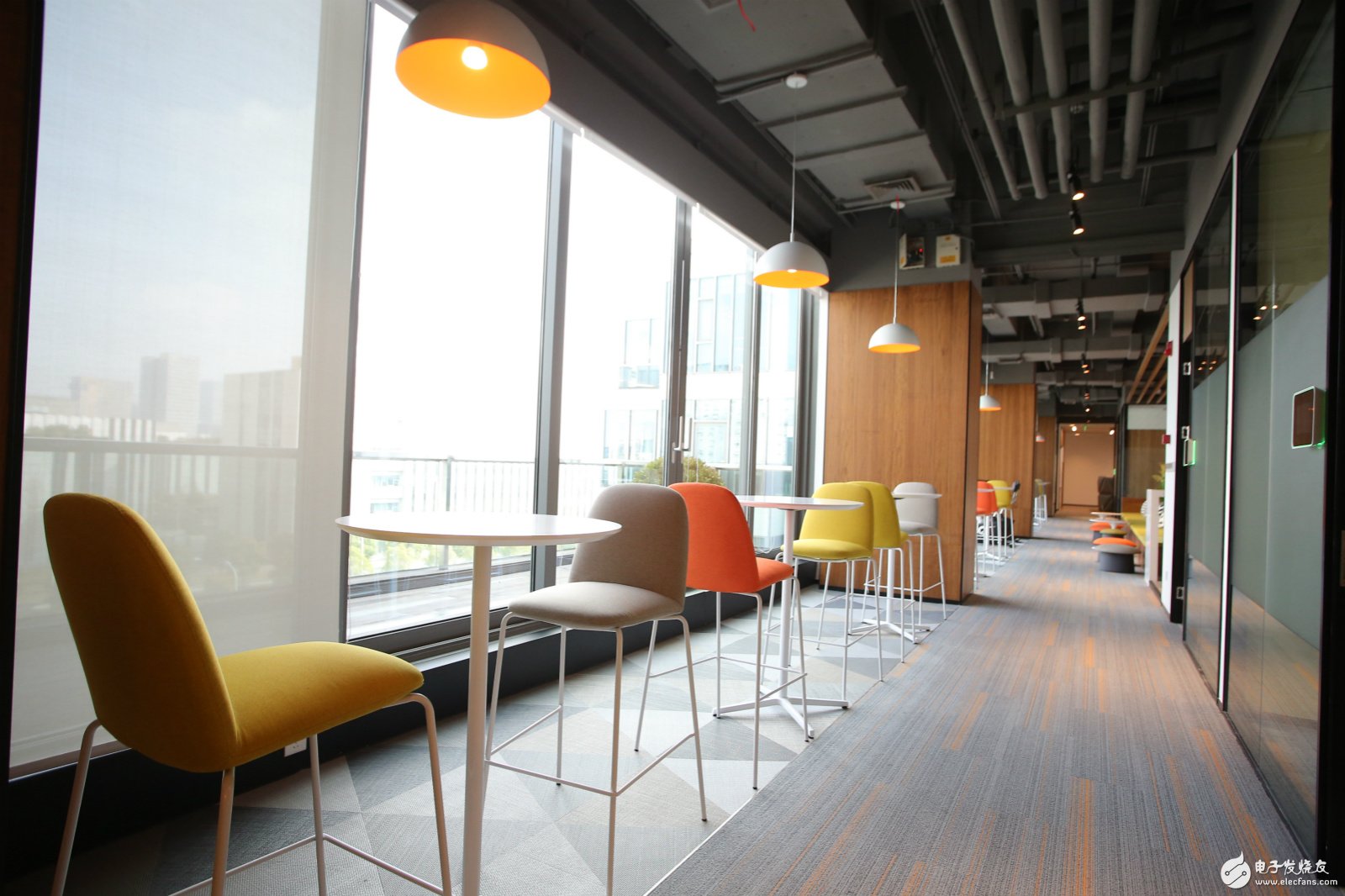 Philips Lighting changed its name to æ˜•è¯ºé£ž, and the new office building showed all aspects of IoT lighting.