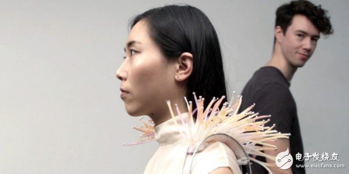 The designer invented a wearable anemone for mobile phone anti-addiction?