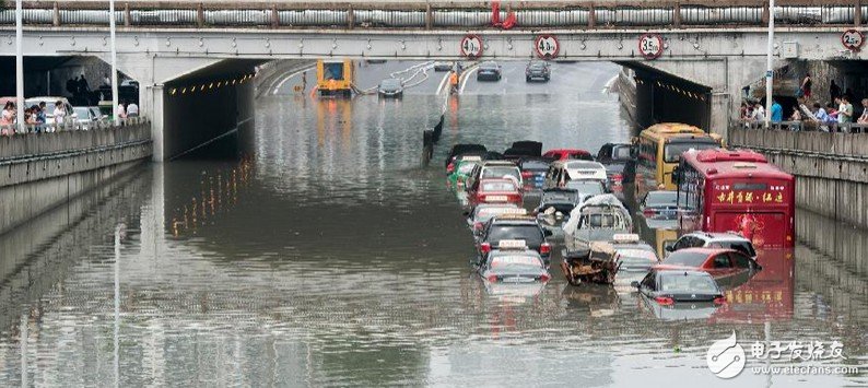 The importance of the liquid level sensor when water accumulates in the road