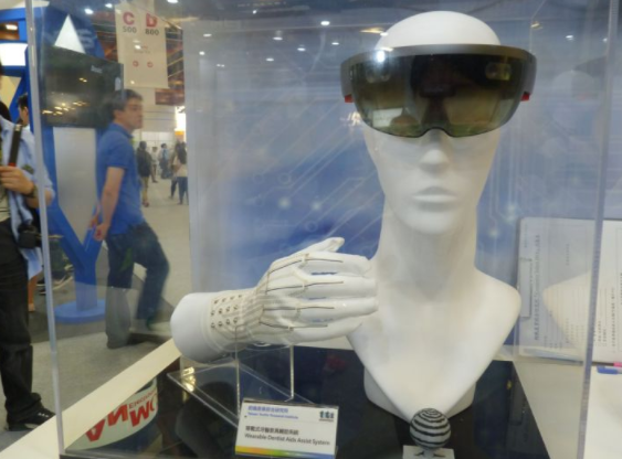 Smart gloves integrated AR/VR technology Textile synthesis institute to create dental teaching aids